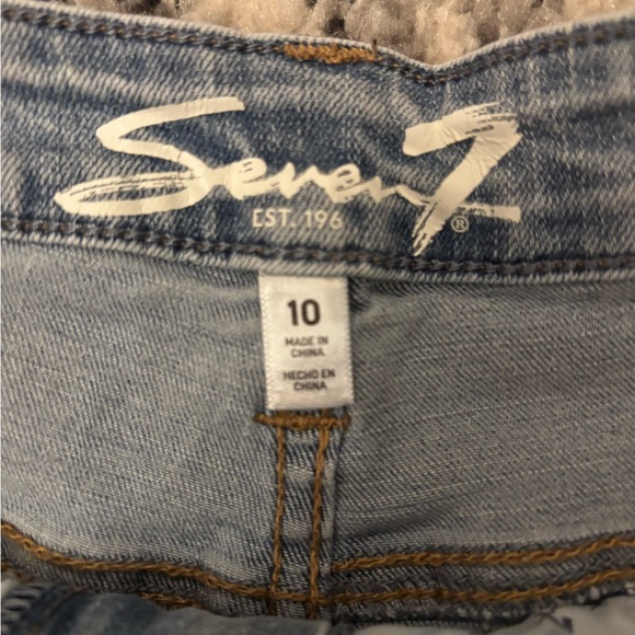 Seven7 NWOT Blue Distressed Denim Shorts - Picture 2 of 4